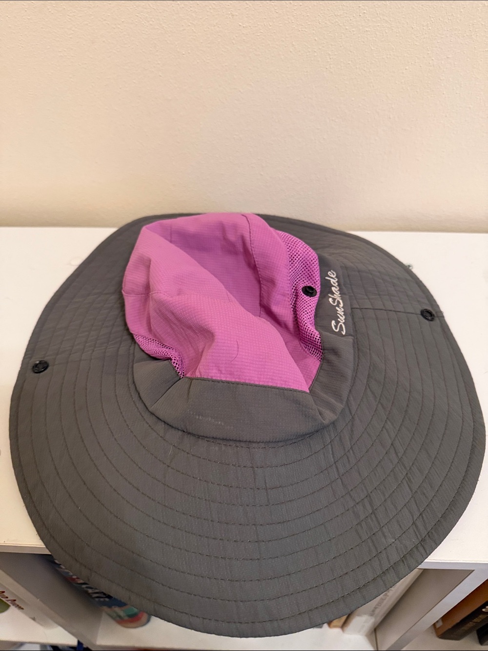 SunShade Wide Brim Hat in Gray and Pink